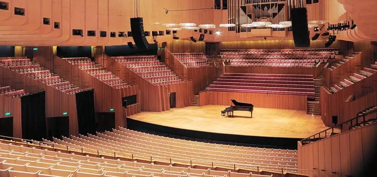 Театры и концертные залы