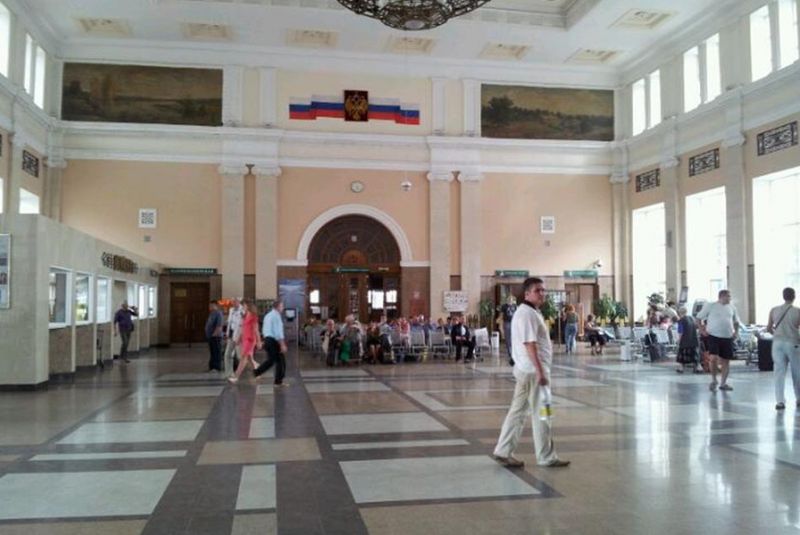 Московский тула. Тульский Московский Железнодорожный вокзал. Московский вокзал Тула зал ожидания. РЖД вокзал Тула. Московский вокзал Тула ЖД зал ожидания.